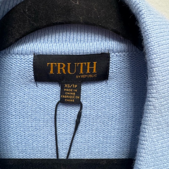 NWT Truth V-Neck Polo Sweater - Picture 2 of 3